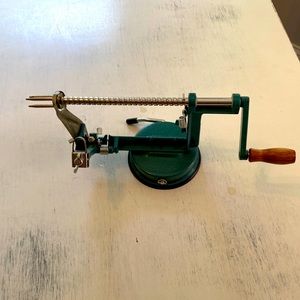 Old Fashion Apple Peeler